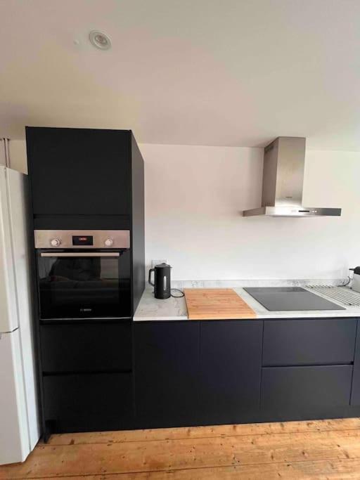 Privatunterkunft 3 Bedroom House With Off Street Parking