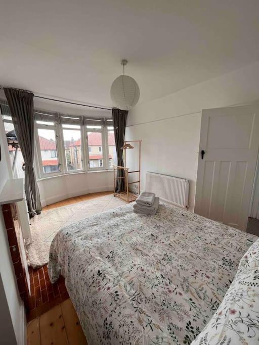 Privatunterkunft 3 Bedroom House With Off Street Parking Bristol